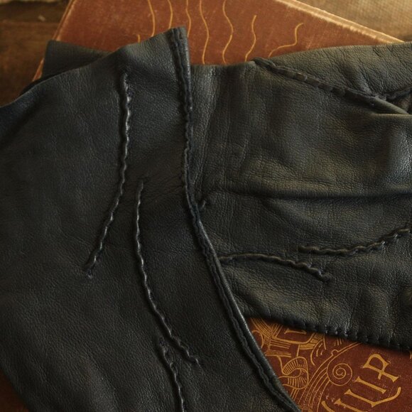 Vintage 1950s Gloves, Size 7 Navy Blue Leather Wrist Or Matinee Length Gloves - Picture 5 of 13